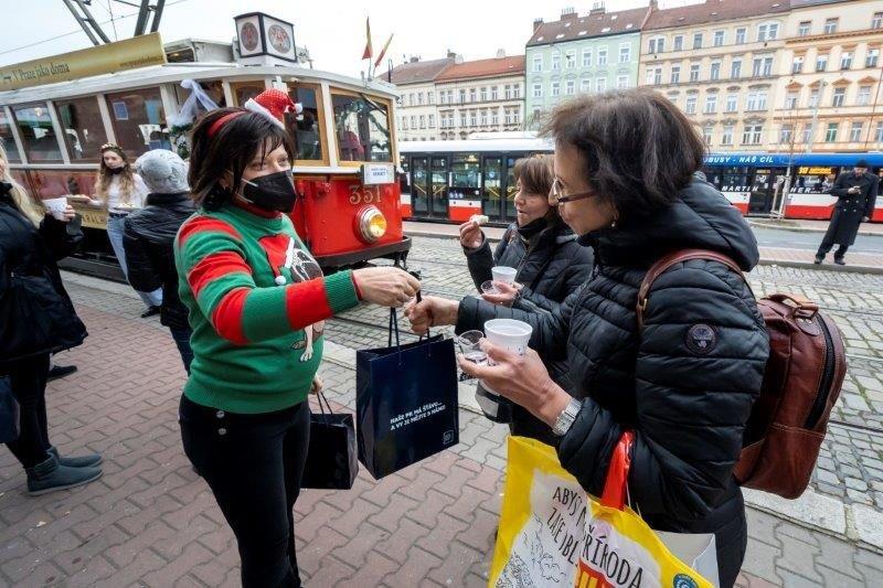 VÁNOČNÍ TRAMVAJ OPĚT FRČELA!