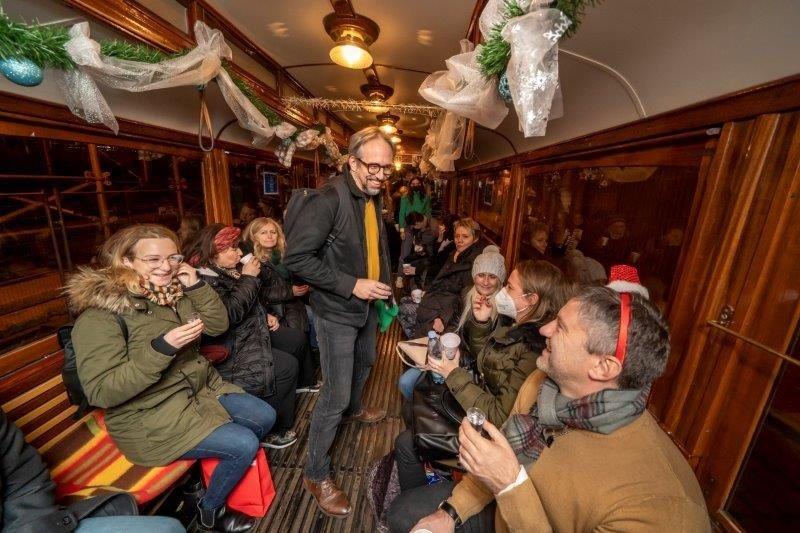 VÁNOČNÍ TRAMVAJ OPĚT FRČELA!