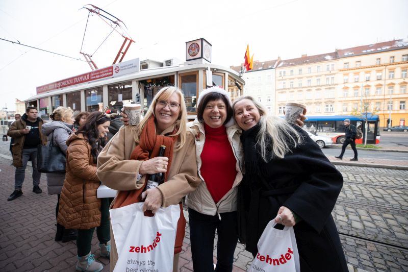 Tramvaj vánočně frčela již po desáté!