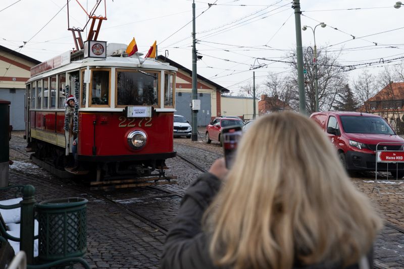 Tramvaj vánočně frčela již po desáté!