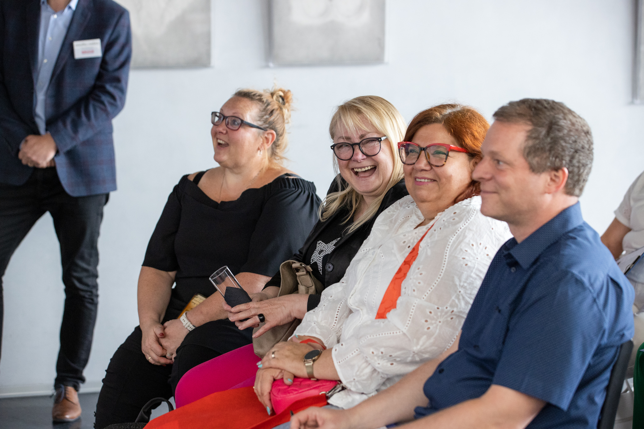 Jak na plechovou střechu? Pod dohledem čtyř císařů, které rozmluvila AI!