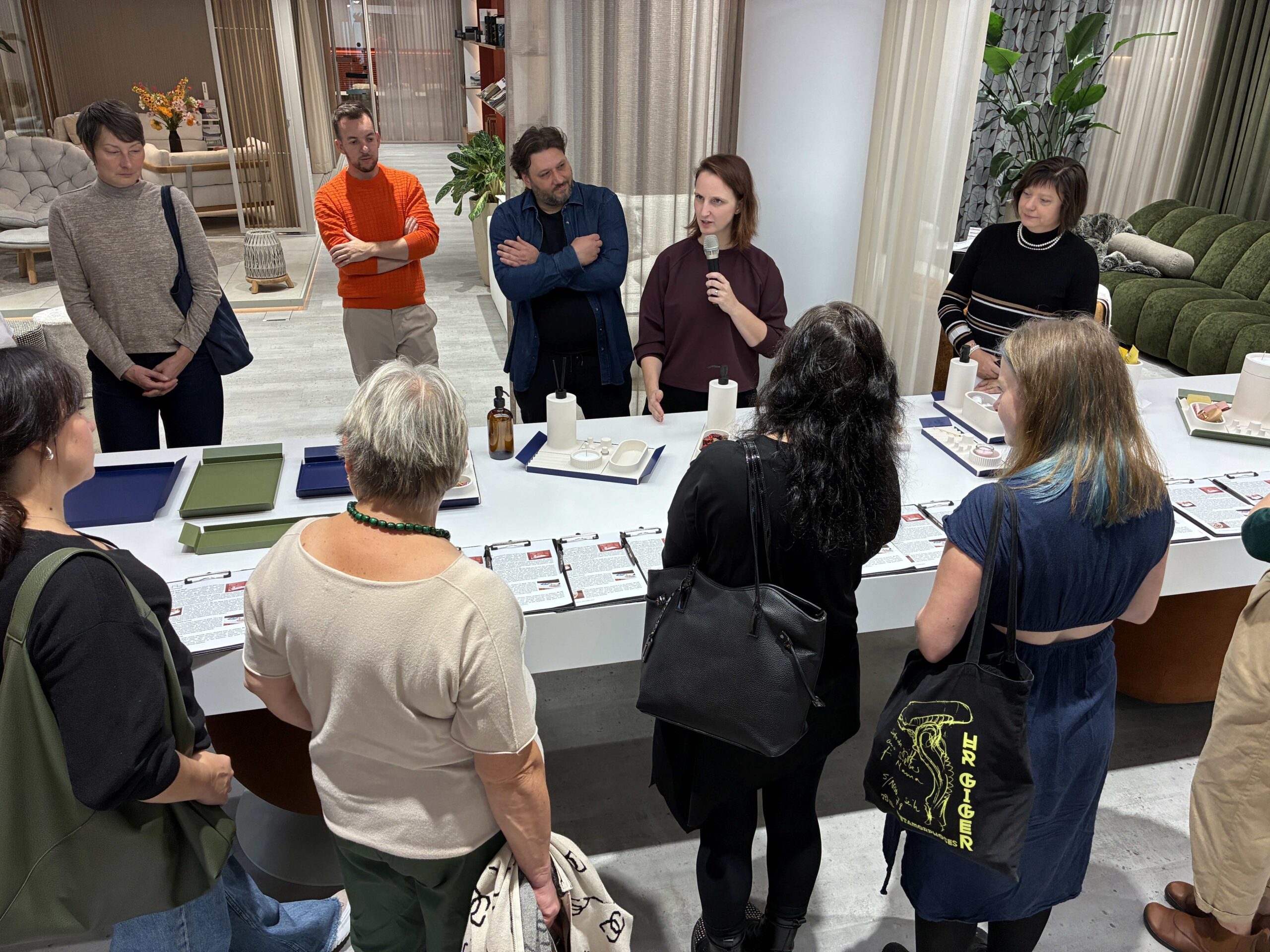 S novináři na vlně rituálu