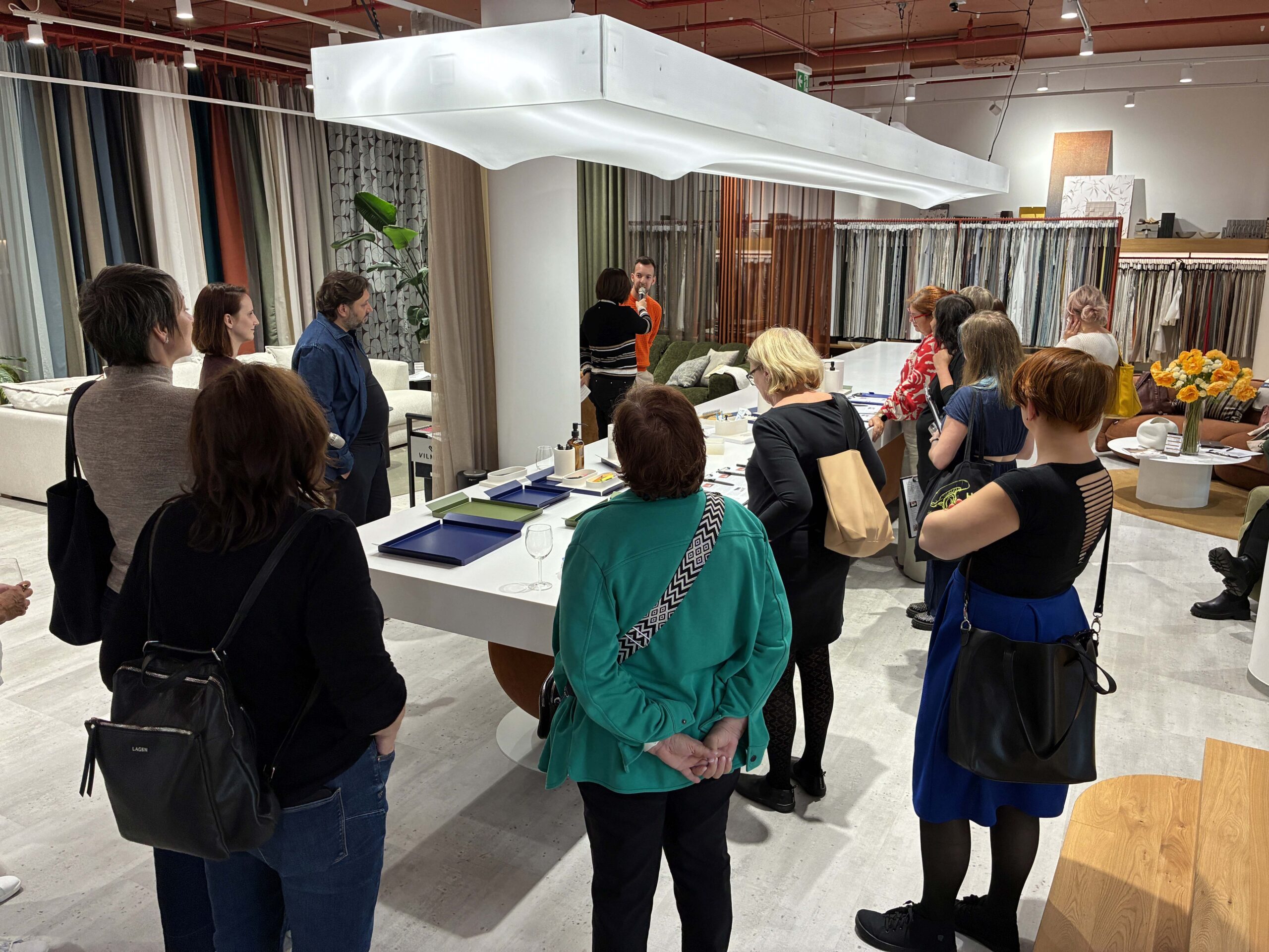 S novináři na vlně rituálu