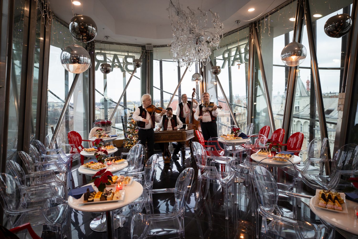 Vykřesali jsme s novináři jiskry vánoční atmosféry