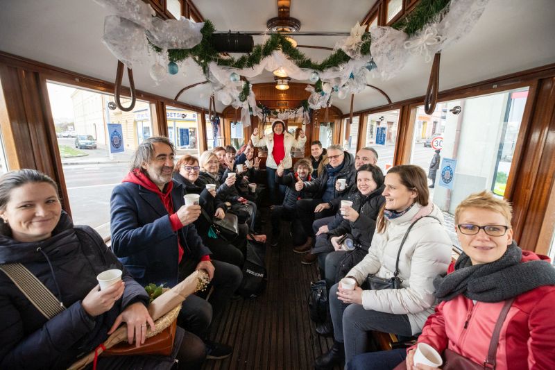 Vánoční tramvaj foto zdroj DENDRIT 106 1