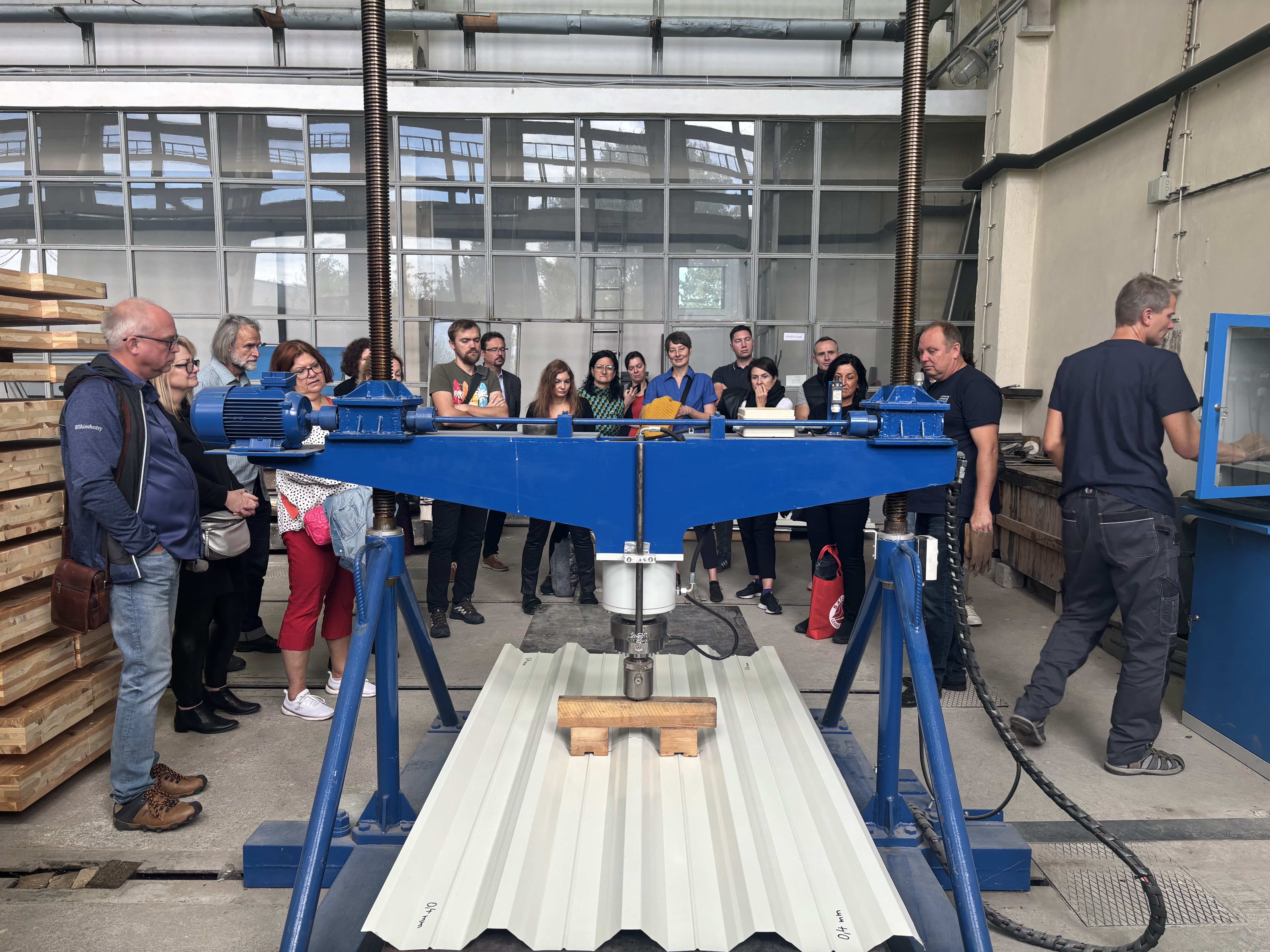 10.mediatrip SATJAM testovani plechovyc h krytin v TZUS Ostrava foto zdroj SATJAM a TZUS