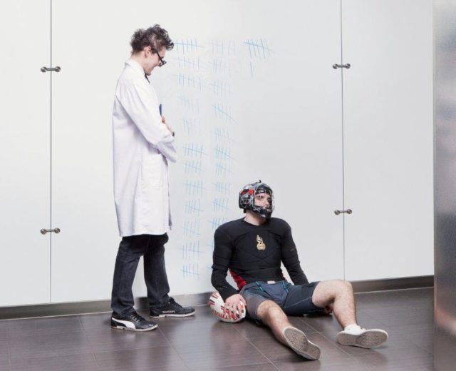 TESTOVÁNÍ SKLA VÁŽNĚ I NEVÁŽNĚ