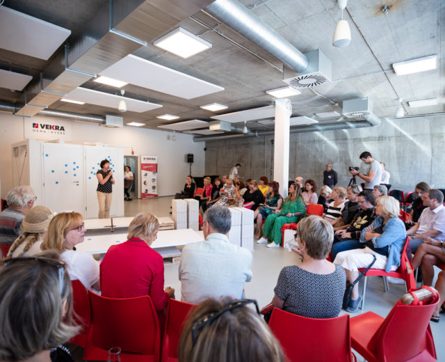 Vážení, lámání, vyrážení… i tak prezentujeme interiérové dveře!