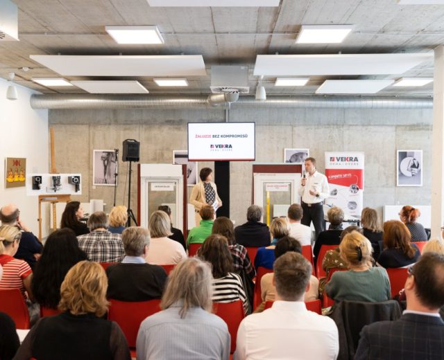 Provedli jsme novináře českou žaluziovou džunglí